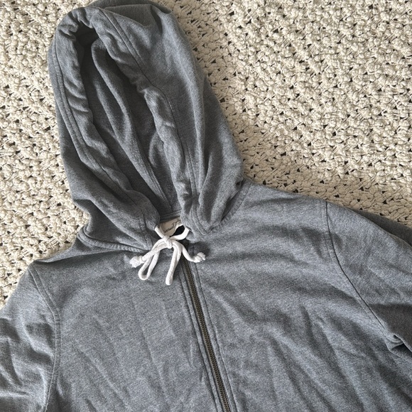 🩶 Universal Thread Hooded Jacket 🩶 - Picture 2 of 6